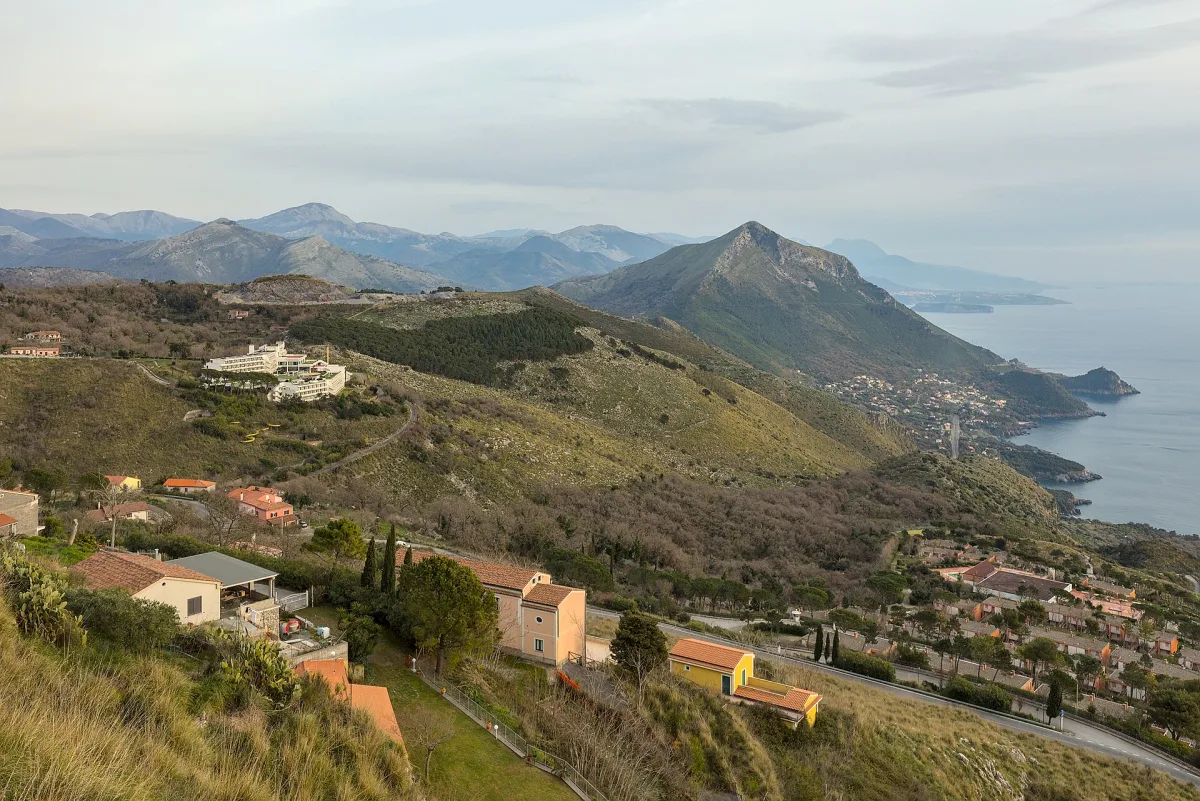 Meglio Maratea o Policoro per le vacanze al mare? Confronto 2026