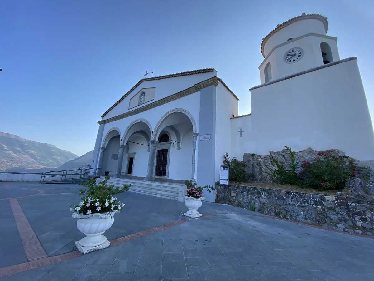 Percorsi tematici nel centro storico di Maratea: arte sacra, palazzi e belvedere