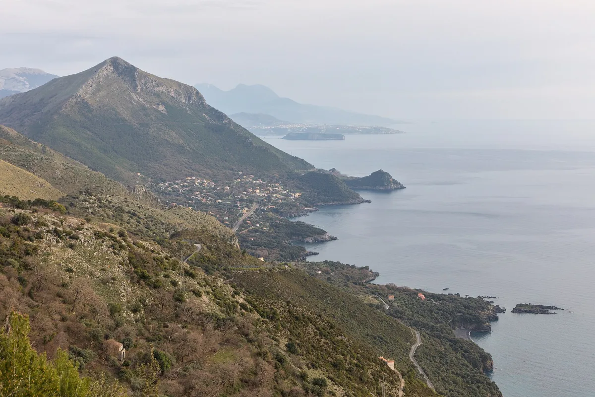 Spiaggia nera di Maratea: perché Cala Jannita è così speciale